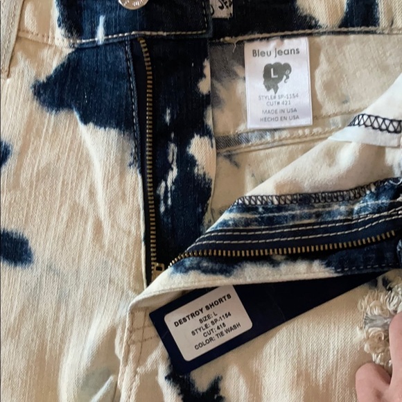 Acid wash high waisted shorts - Picture 3 of 3